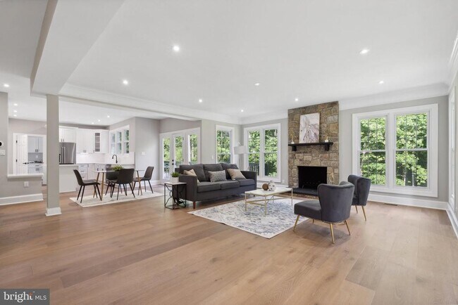 Building Photo - 10899 Woodland Falls Dr