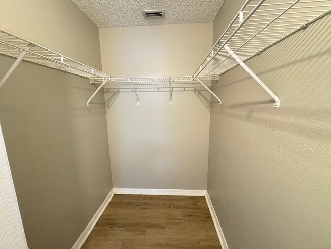 Building Photo - Beautiful 3/2 Duplex in St. Cloud