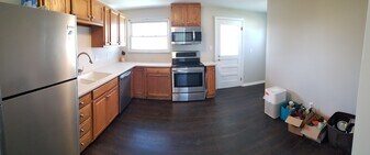 Building Photo - 47 Sunny Ln