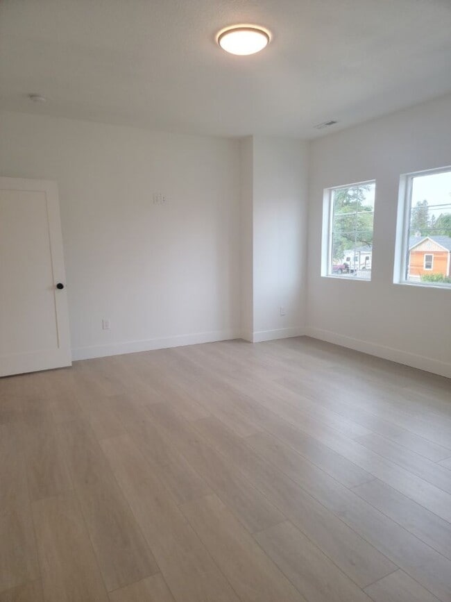 Building Photo - 12110 N Freya St