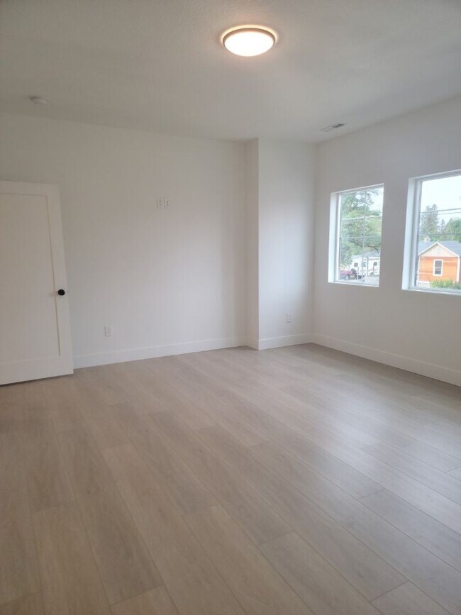 Building Photo - Brand New 4 Bed 3 Bath Modern Farmhouse Style Duplex in Mead with over 1850 Sq. Ft. on Huge Lot.