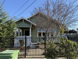 Building Photo - 4114 E 15th St