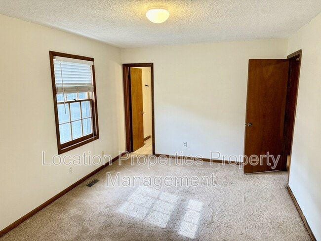 Building Photo - 3619 Lakecrest Ct