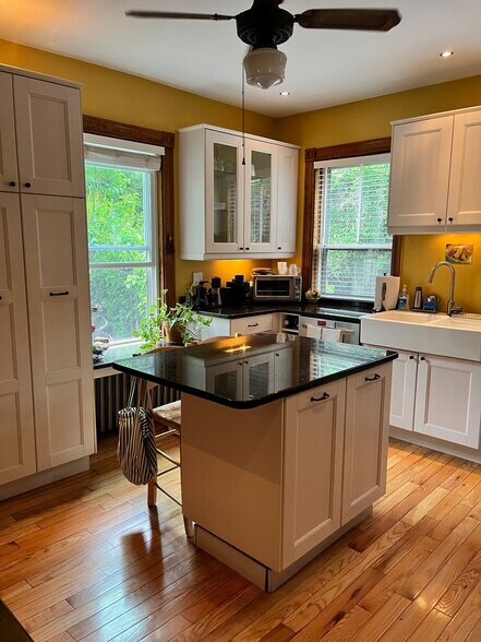 Building Photo - 119 Antrim St