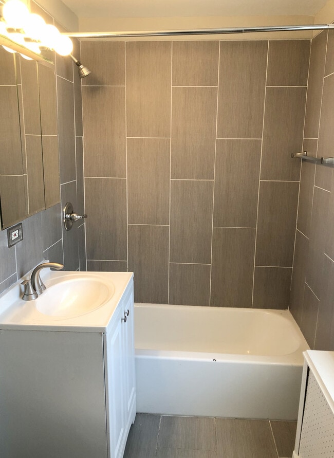 Building Photo - 434 Elmwood Ave