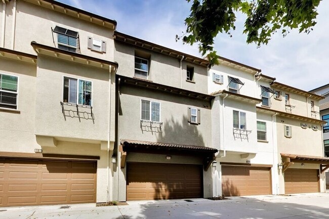 Building Photo - 485 Chagall St