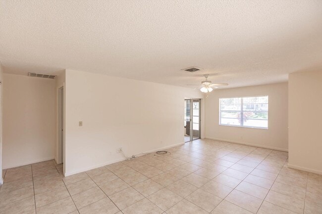 Building Photo - 5029 Rose Hill Dr