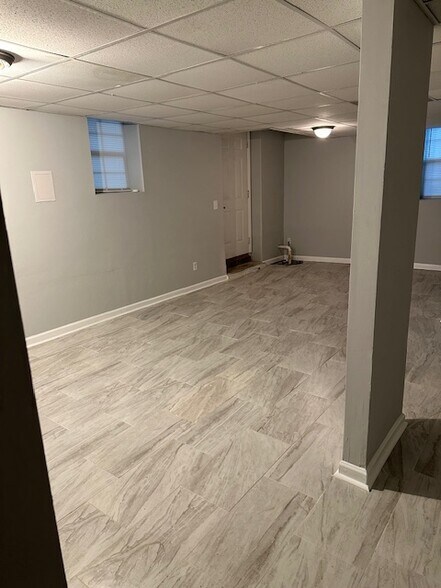 Building Photo - 2731 Larkspur Dr SE