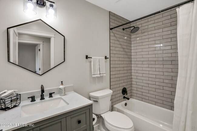 Building Photo - 4434 Coquina Dr