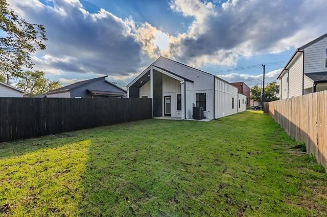 Building Photo - 2111 Wright St