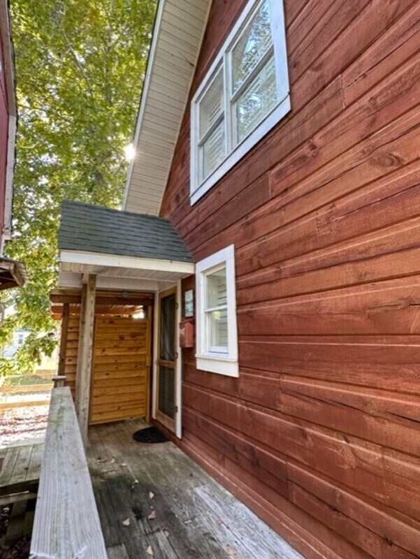 Building Photo - 127 Oak Pointe Rd