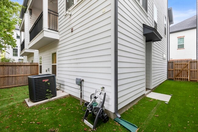 Building Photo - 846 Wakefield Dr