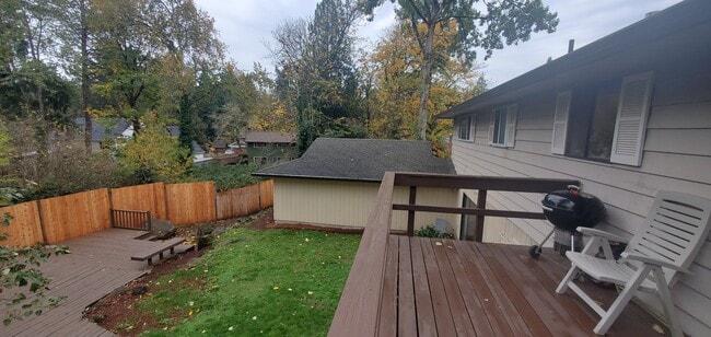 Building Photo - 1500 SE Eastwood Ct