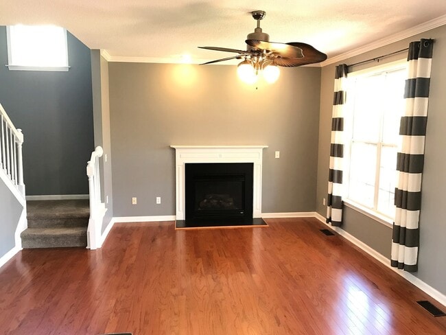 Building Photo - Great Family Home -  Fenced Backyard - Garage!