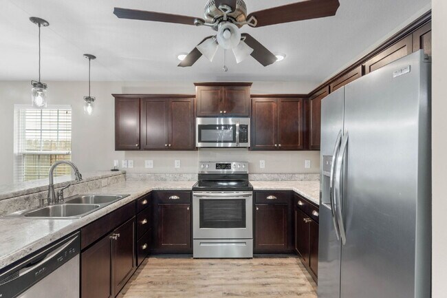 Building Photo - 426 Eisenhower Dr