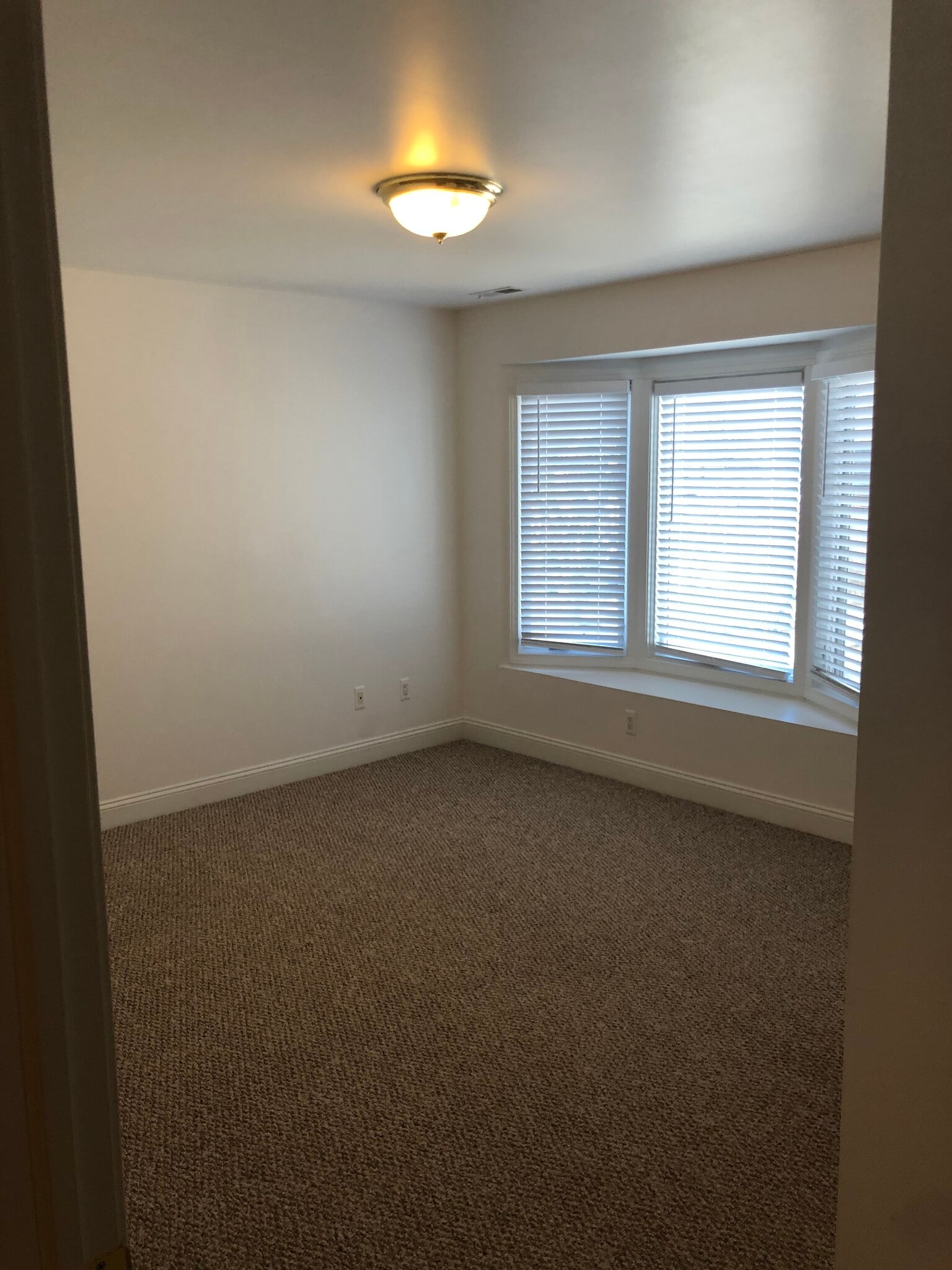 Building Photo - 458 Laprairie St