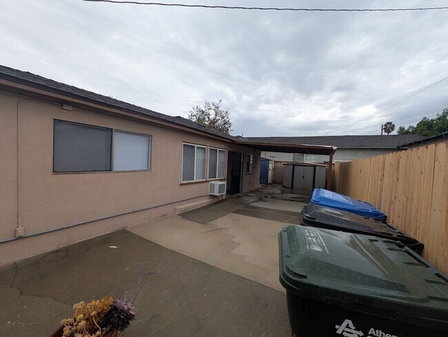 Building Photo - 1412 Leafdale Ave