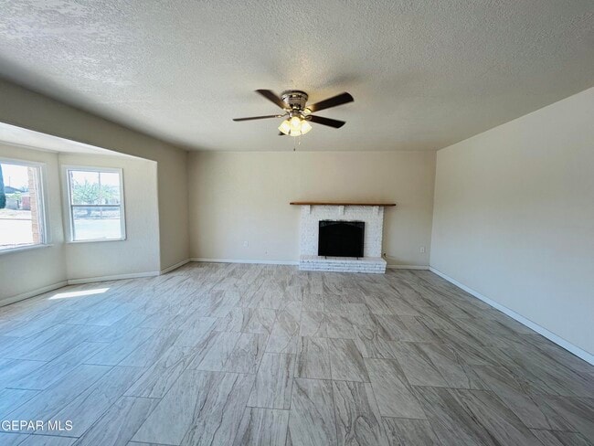 Building Photo - 521 Balboa Rd