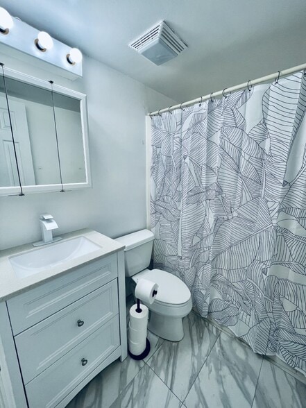 Bathroom - 4158 Tamiami Trl