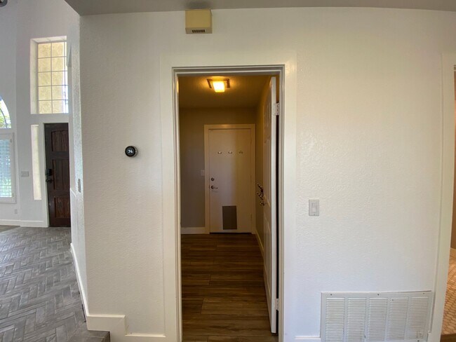 Building Photo - Stunning 4 bedroom Home with a Pool locate...