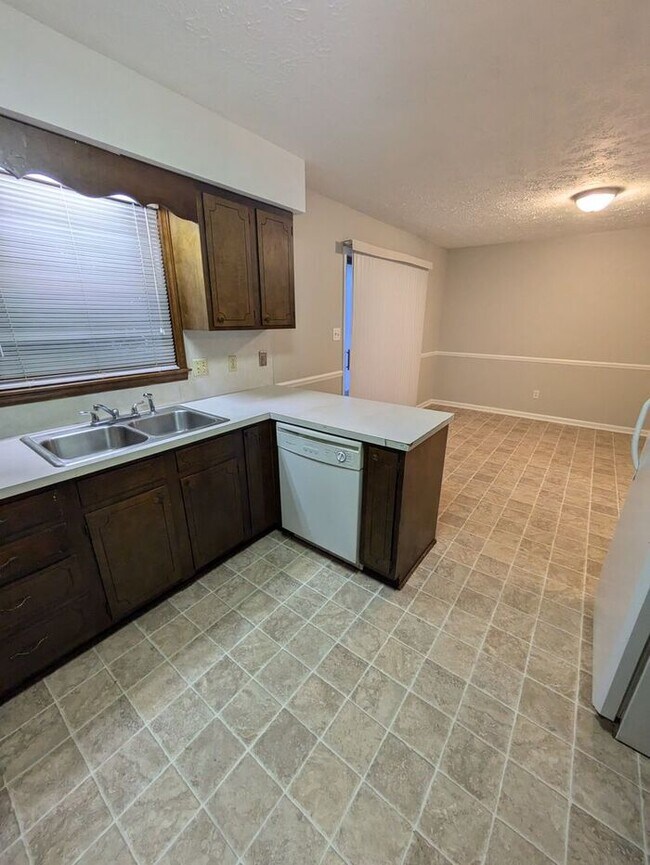 Building Photo - 3BD/2BA Unit in Hickory