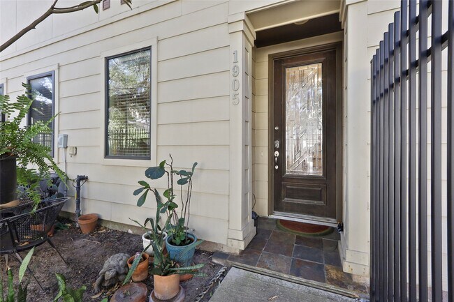 Building Photo - 1905 Summer St