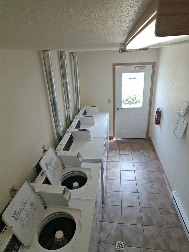 Community Laundry Room - Pinedale Apartments