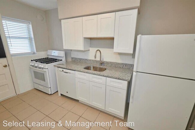 Building Photo - 5816-5828 Lindenwood Ave