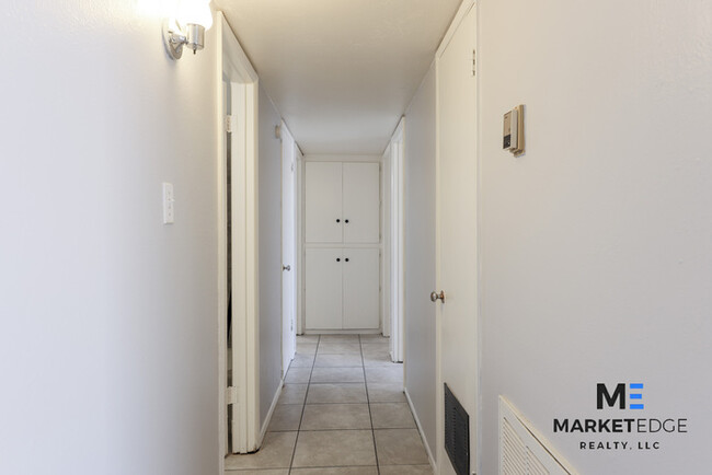 Building Photo - 4 Bed/2Bath Home at 39th Ave/Camelback! Re...