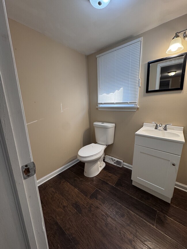 Building Photo - 420 Jackson Park Rd