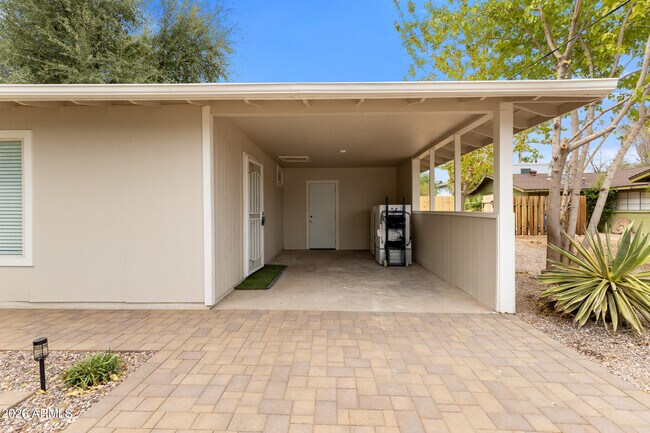 Building Photo - 2045 S Hammond Dr