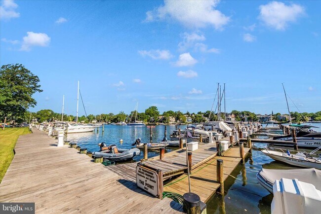 Building Photo - 5 President Point Dr