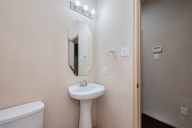 Building Photo - 1810 Emerson Ridge Dr
