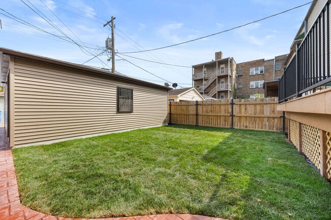 Building Photo - 4437 N Whipple St