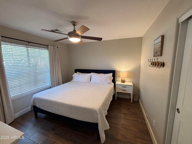 Building Photo - 2041 E Marquette Dr