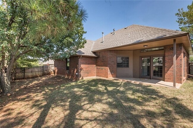 Building Photo - 1809 Courtney Ln