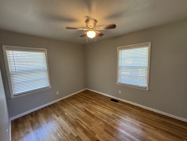Building Photo - 918 Woodall Ln NW