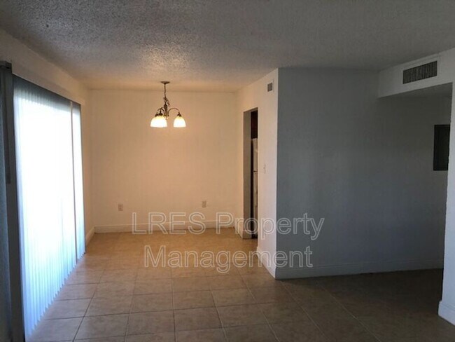 Building Photo - 4725 S Texas Ave