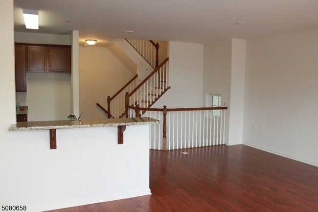 Building Photo - 506 Waterview Ct