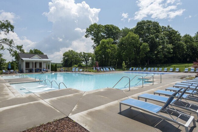 Building Photo - Luxurious 5 Bedroom, 3 Bathroom Home in Mc...