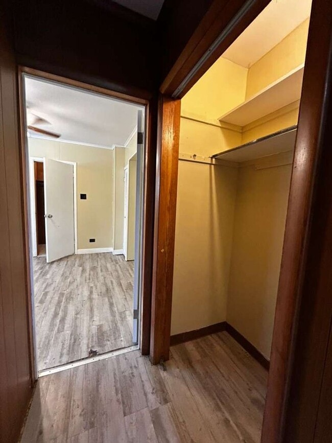 Building Photo - 41 Fallbrook St