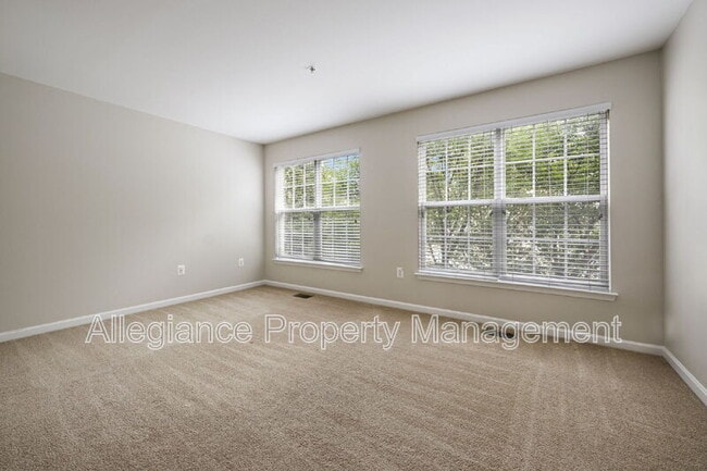 Building Photo - 15555 John Diskin Cir
