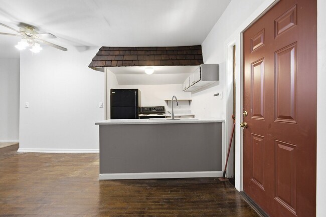 Building Photo - 924 Kirkwood Ave