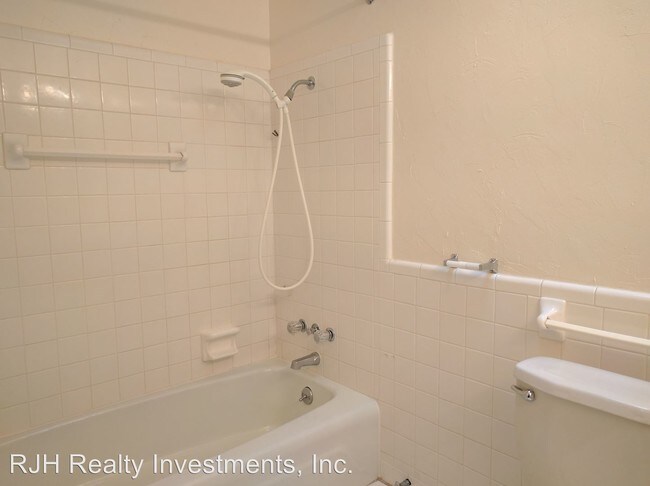 Building Photo - 6523 Avondale Dr