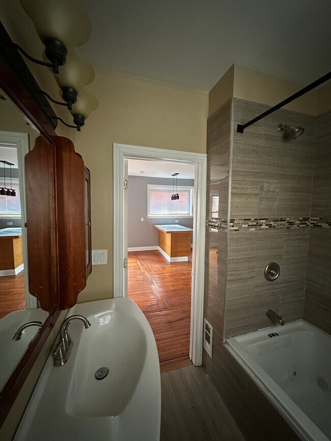 Building Photo - 6147 S Keeler Ave