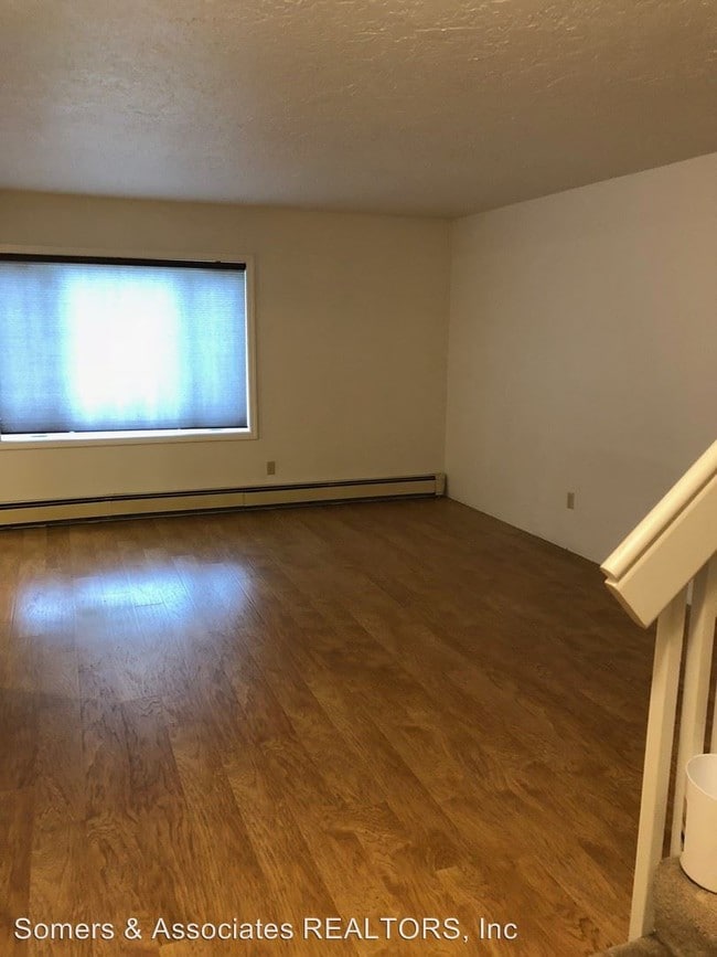 Building Photo - 2 br, 1.5 bath House - 4932 Dartmouth Drive