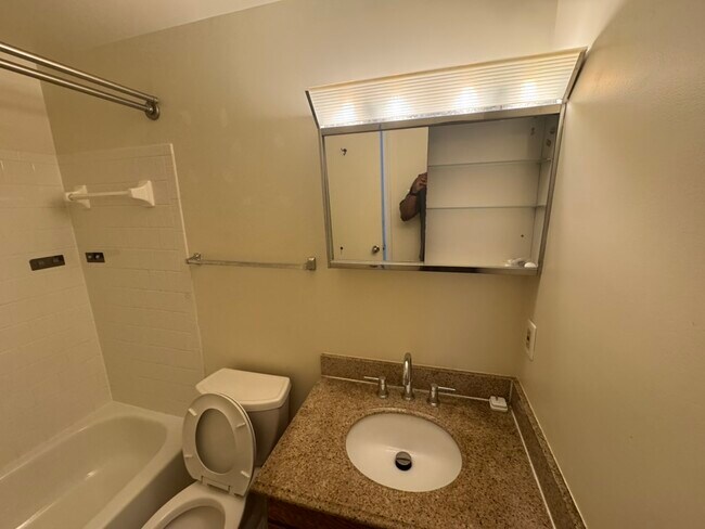 Building Photo - 4351 Pembrook Village Dr