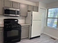 Building Photo - 113 Redwood Dr
