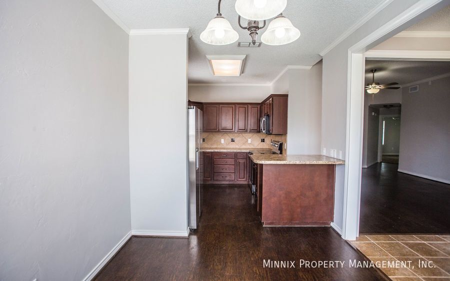 Building Photo - 6125 8th Dr