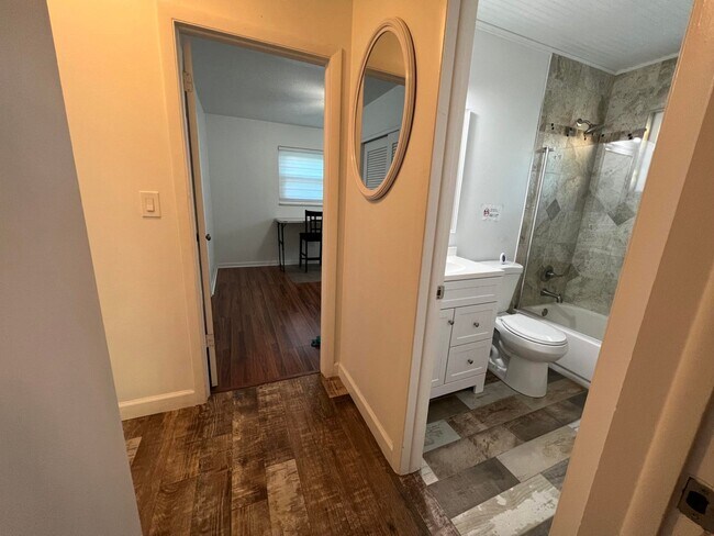 Building Photo - 1877 Meadow Ct